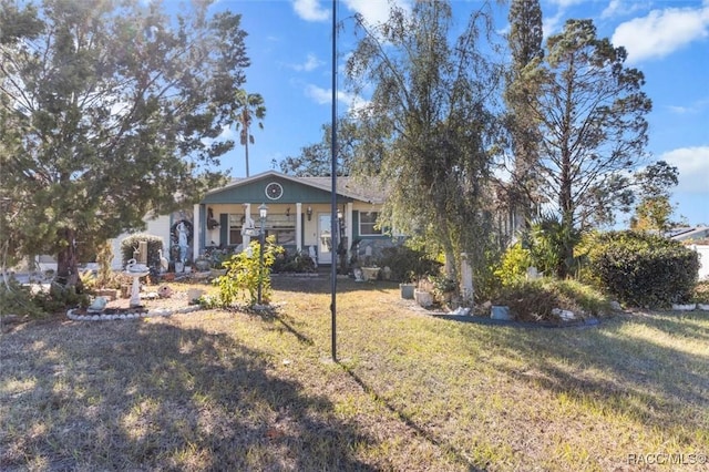 single story home with a front yard