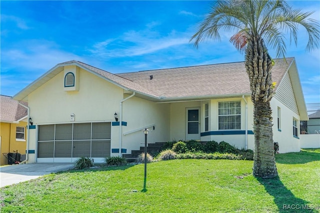 906 W Colbert Ct, Beverly Hills, FL 34465 - single story home featuring stucco siding, a garage, driveway, and a front yard