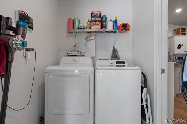 10541 S Drew Bryant Cir, Floral City, FL 34436 - laundry area featuring wood finished floors, washing machine and clothes dryer, and laundry area