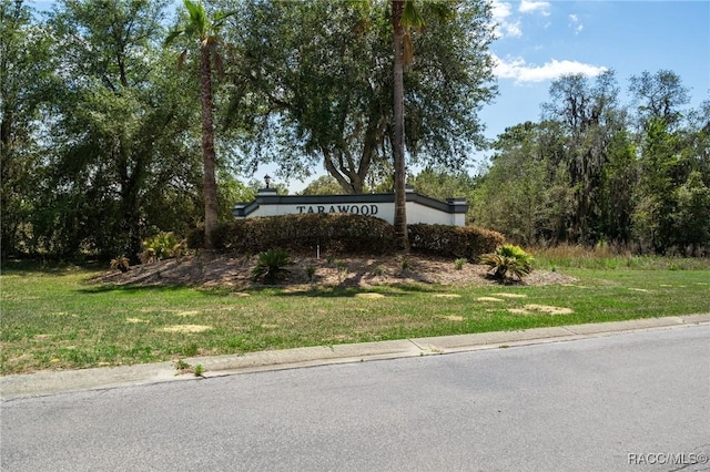 10541 S Drew Bryant Cir, Floral City, FL 34436 - community sign with a yard