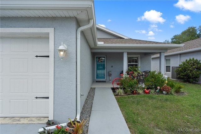 10541 S Drew Bryant Cir, Floral City, FL 34436 - entrance to property featuring a lawn, covered porch, an attached garage, stucco siding, and roof with shingles
