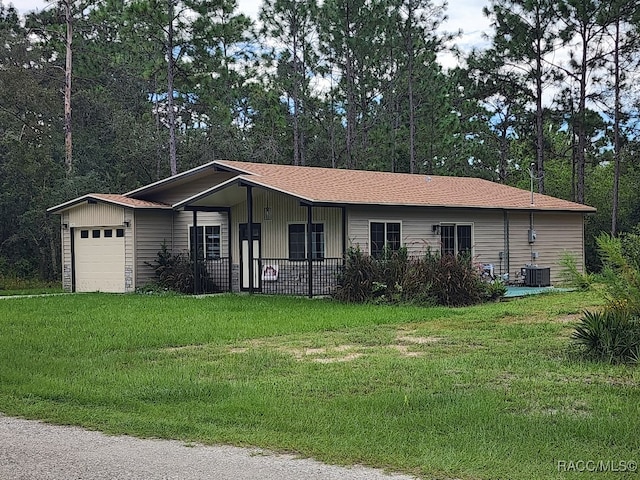 view of front of house featuring a garage and a front yard