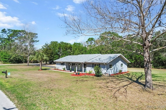 single story home featuring a front lawn