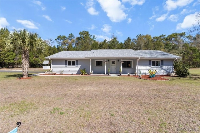 single story home featuring a front lawn