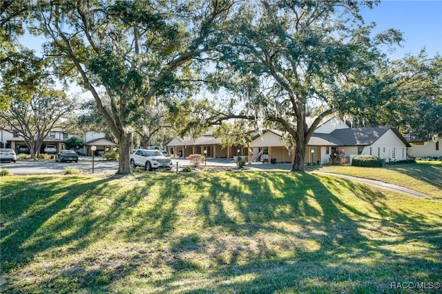 view of front facade with a front lawn