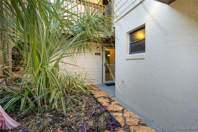 view of exterior entry featuring stucco siding