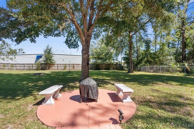 view of yard with a patio area