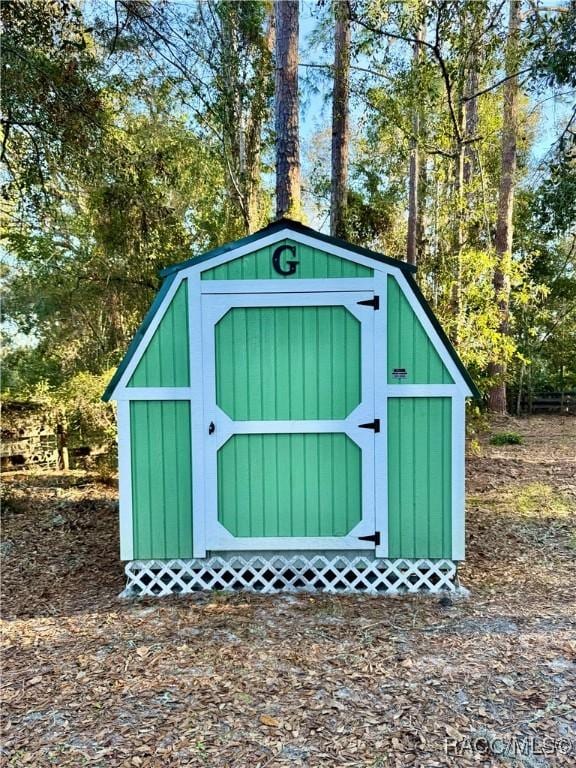 view of outbuilding