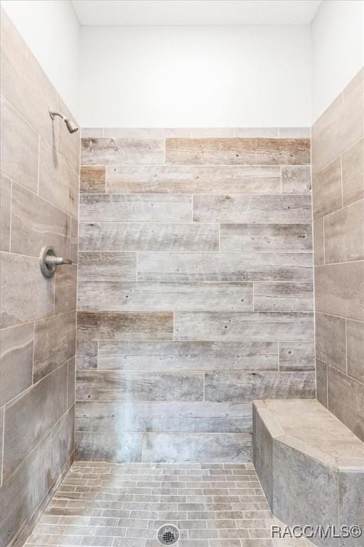 bathroom featuring a tile shower