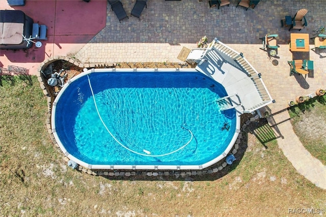 view of swimming pool