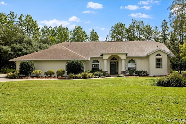 5799 N Oakmont Dr, Beverly Hills, FL 34465 - ranch-style home with stucco siding and a front yard