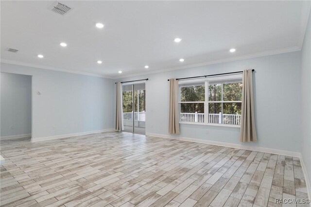 kitchen featuring crown molding, sink, light hardwood / wood-style flooring, an island with sink, and white cabinetry