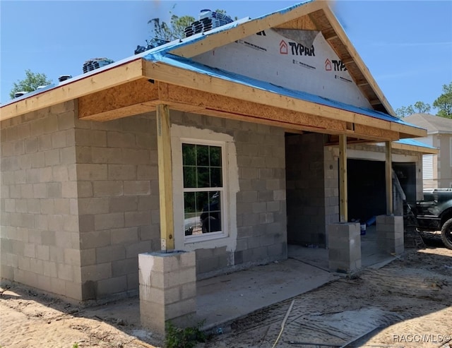 10060 N Carver Dr, Dunnellon, FL 34434 - view of side of home with concrete block siding