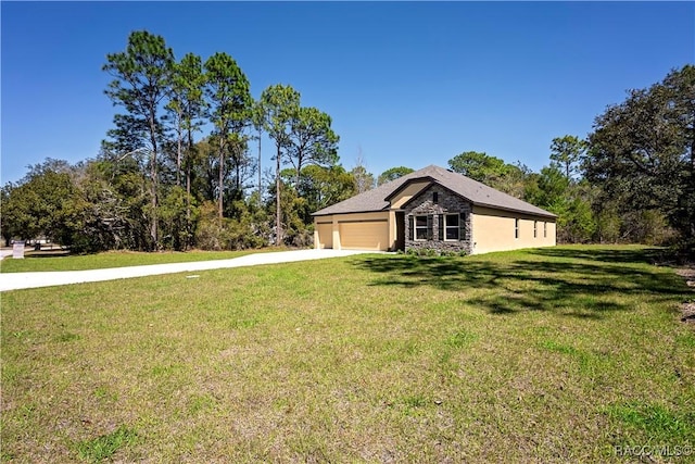 view of front of home with stucco siding, an attached garage, driveway, and a front lawn