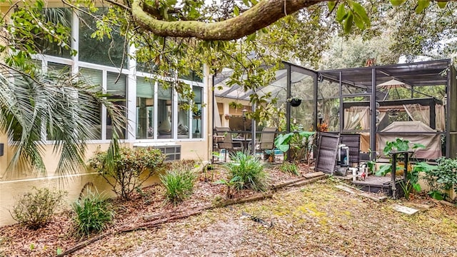 view of yard with a lanai