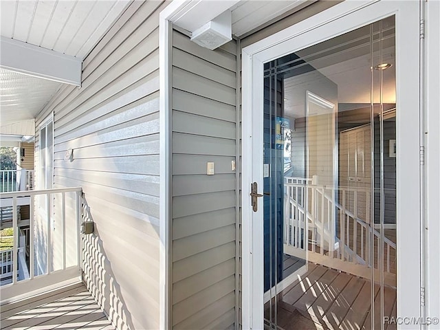 doorway to property with covered porch