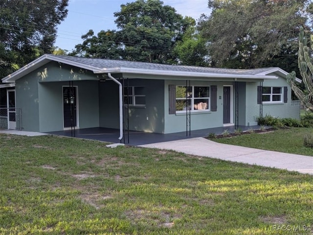 11 N Jefferson St, Beverly Hills, FL 34465 - ranch-style home featuring a front yard and stucco siding