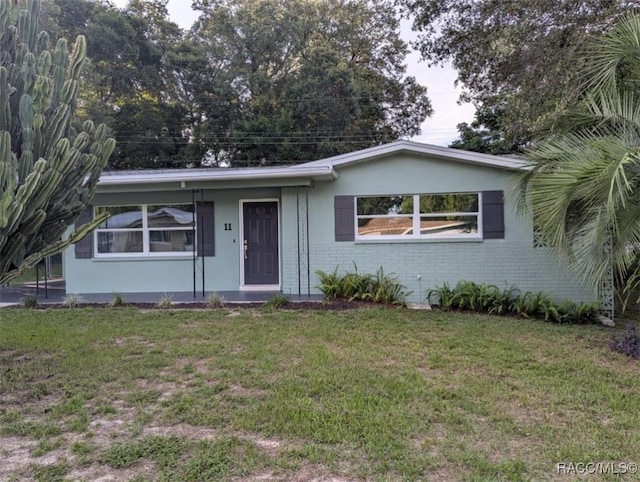 11 N Jefferson St, Beverly Hills, FL 34465 - single story home featuring brick siding and a front lawn