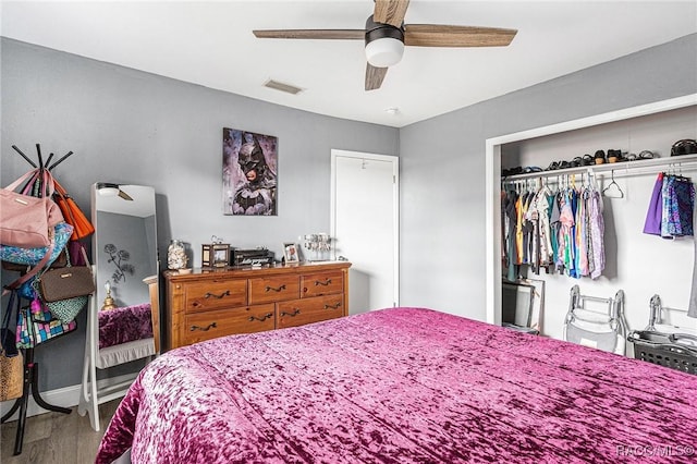 bedroom with hardwood / wood-style floors, ceiling fan, and a closet