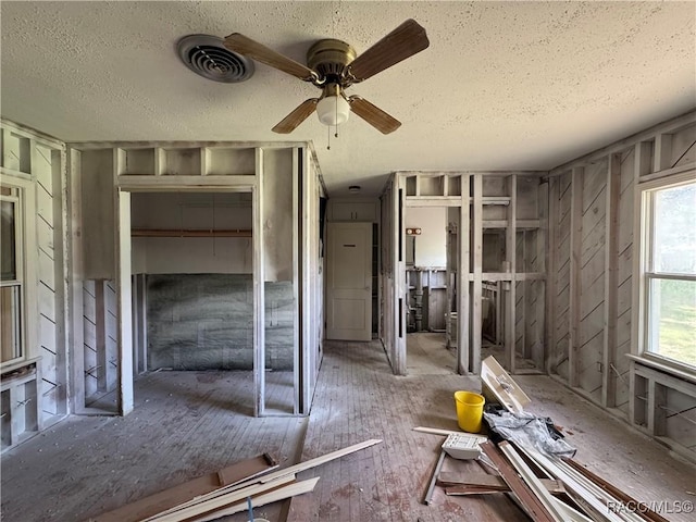 misc room with a textured ceiling and a ceiling fan