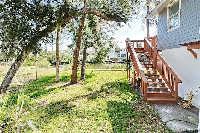 view of yard featuring a water view