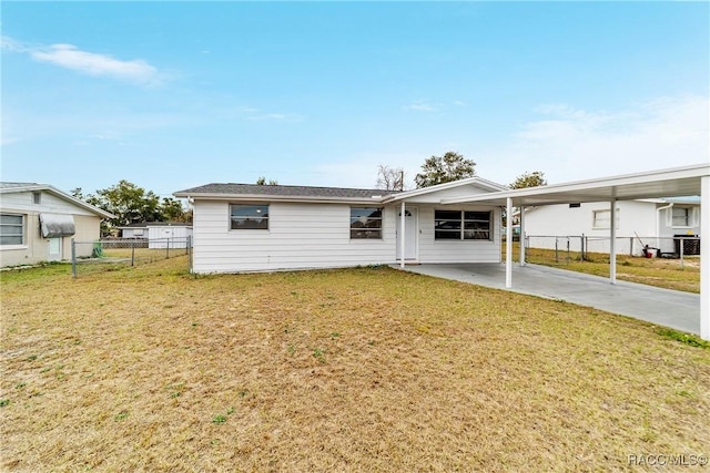 view of front of property featuring a front yard, cooling unit, and a carport