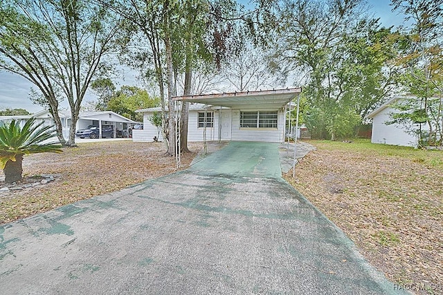 11 Oak Knoll St, Beverly Hills, FL 34465 - view of front of house featuring aphalt driveway