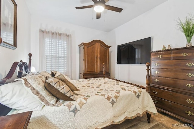 bedroom featuring a ceiling fan