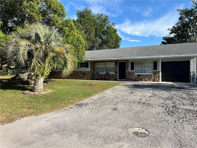 single story home featuring a front yard