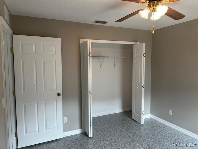 unfurnished bedroom featuring ceiling fan and a closet