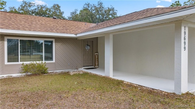 property entrance featuring a yard