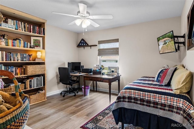 9973 N Chelic Dr, Citrus Springs, FL 34434 - bedroom with wood finished floors, a desk, baseboards, and a ceiling fan