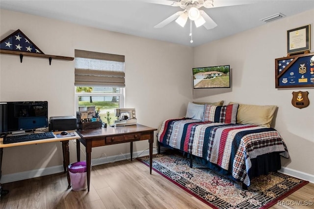 9973 N Chelic Dr, Citrus Springs, FL 34434 - bedroom with wood finished floors, baseboards, a desk, and ceiling fan