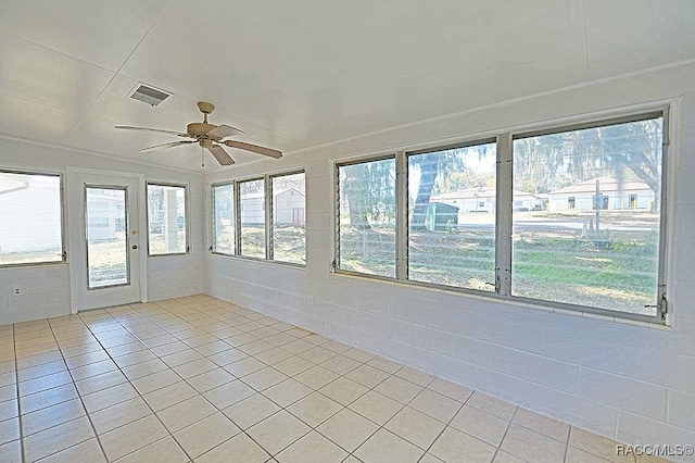 unfurnished sunroom with a wealth of natural light and ceiling fan