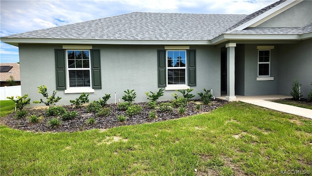 view of front of house featuring a front yard