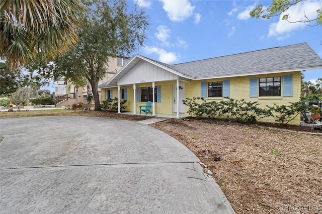 view of front of property featuring covered porch