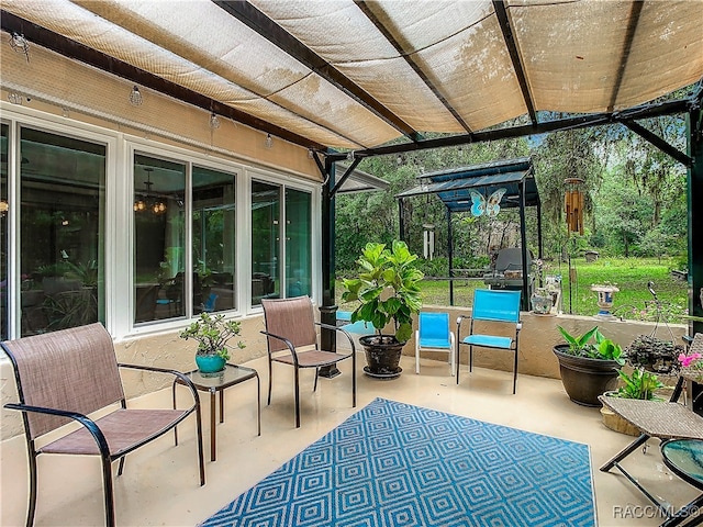 sunroom / solarium with vaulted ceiling