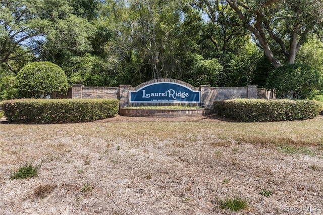 view of community / neighborhood sign
