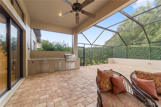 view of patio featuring ceiling fan, area for grilling, a lanai, and grilling area