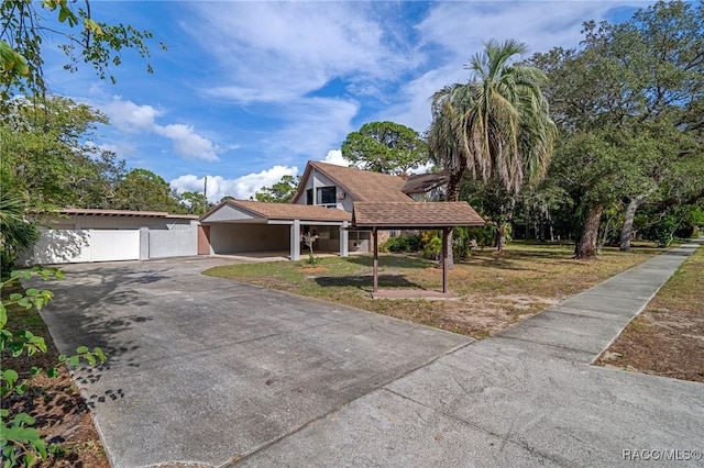 view of front facade with a front yard