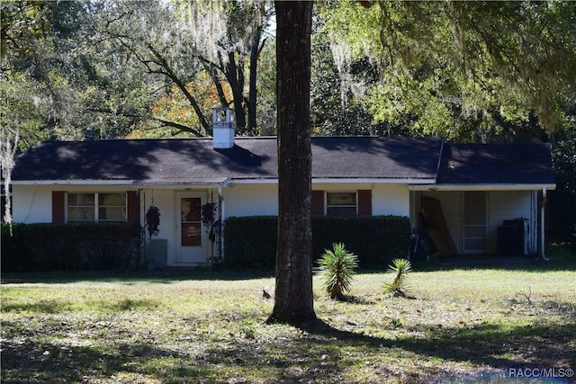 ranch-style home with a front lawn