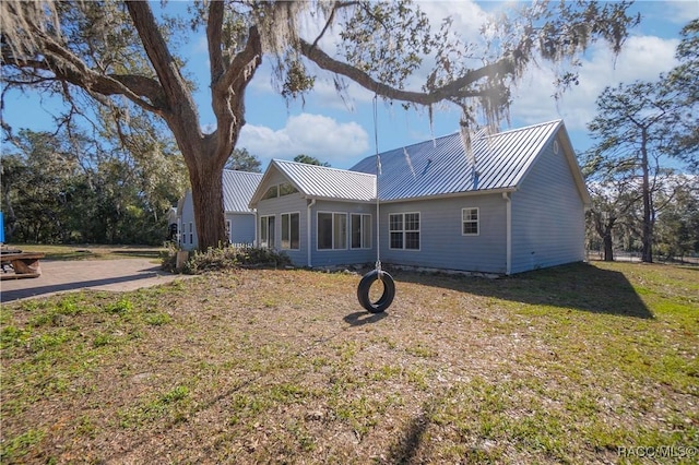 back of house featuring a lawn