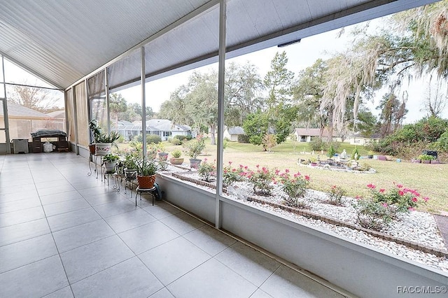 sunroom with vaulted ceiling