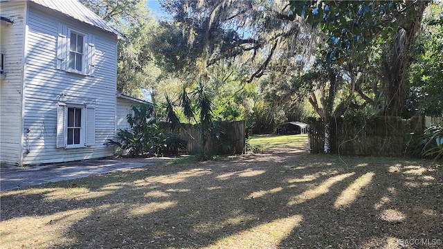 view of yard featuring a patio