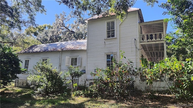 view of side of property