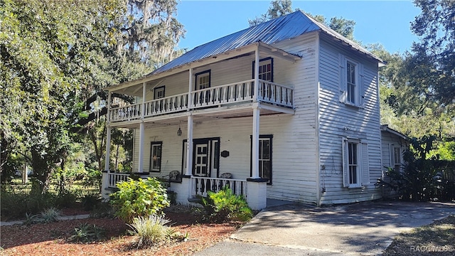 view of front facade with a porch and a balcony