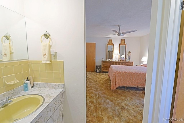 ensuite bathroom with ceiling fan, backsplash, ensuite bath, and vanity