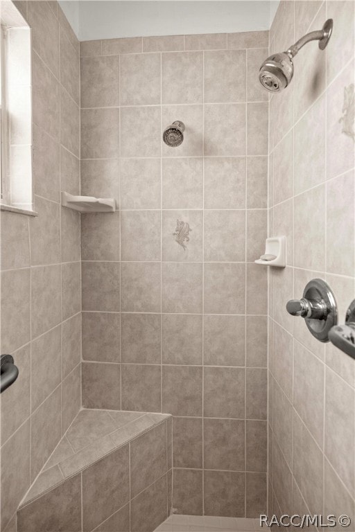 bathroom featuring tiled shower