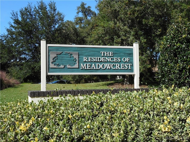 view of community / neighborhood sign