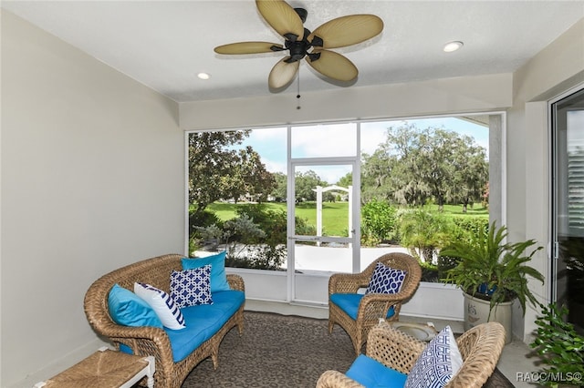 sunroom with ceiling fan